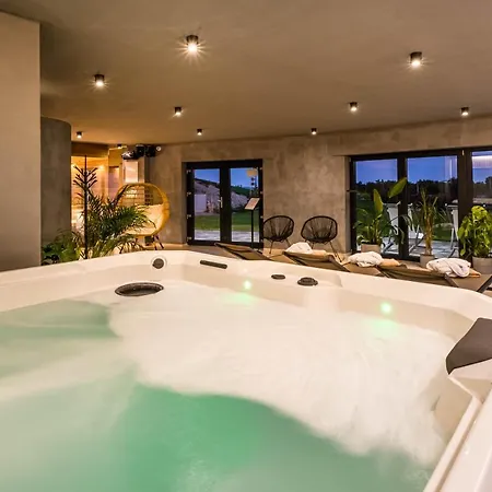 فندق مبيت وإفطار Dobosi Birtokkoezpont 4*